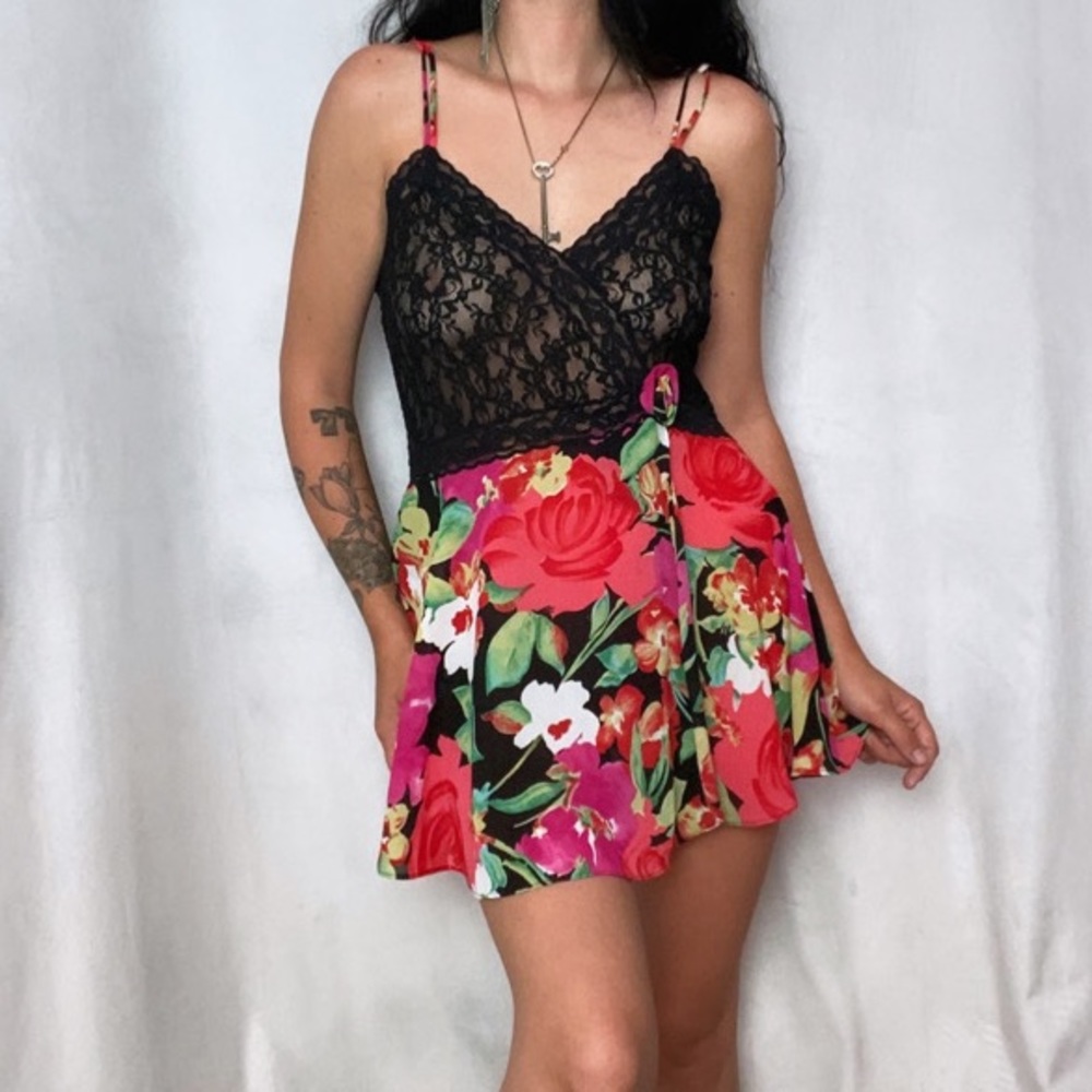 GOLD LABEL VINTAGE VICTORIAS SECRET ROSE LACE SLIP - Picture 1 of 6